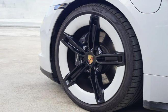 无需多言保时捷Taycan 4澳门新葡京app【路试】强者(图4)