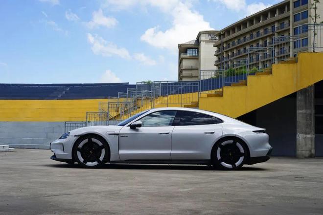 无需多言保时捷Taycan 4澳门新葡京app【路试】强者(图11)