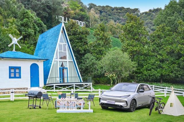 全能搭子”解锁年轻人的全场景出行自由澳门新葡京极狐T1：10万内纯电“(图3)